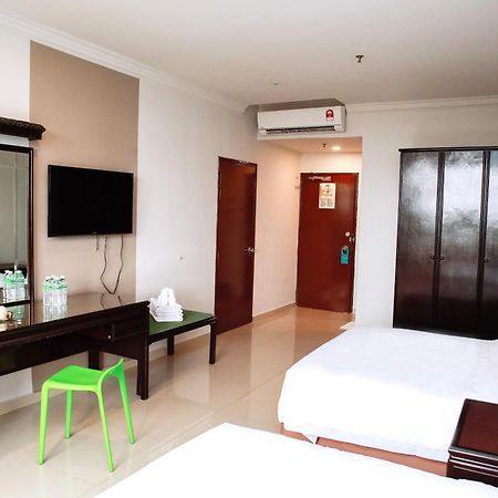 OYO 1236 Hotel Green Park Temerloh Buitenkant foto